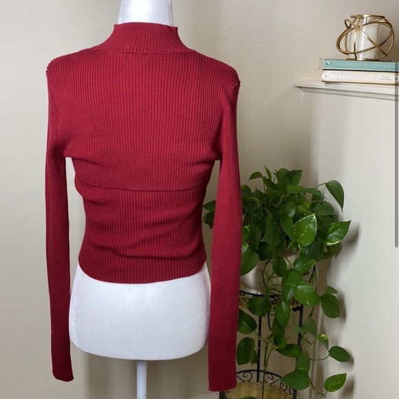 Ribbed Knit Two-Piece Cut Out Top - Picture 3 of 6